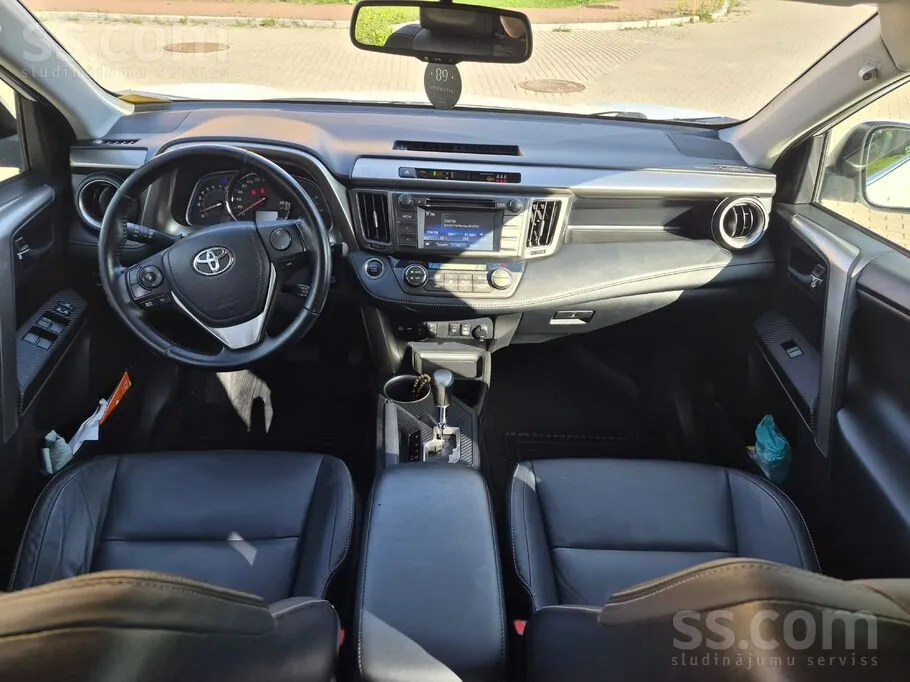 Toyota Rav4 2015 photo 3
