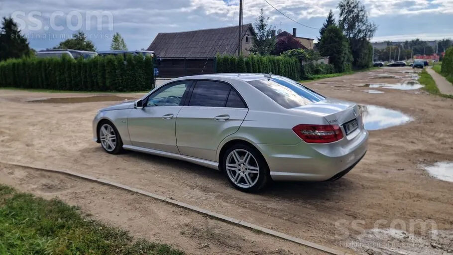 Mercedes-Benz E300 2011 photo 3