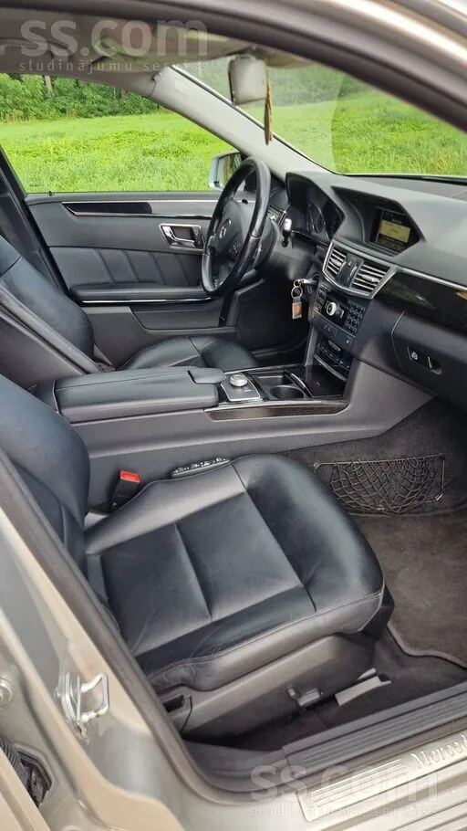 Mercedes-Benz E300 2011 photo 5