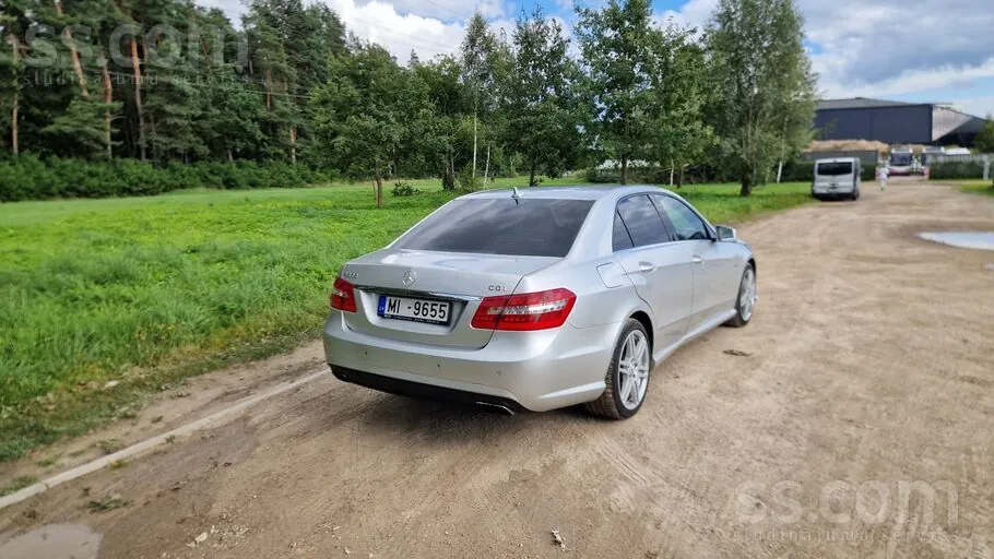Mercedes-Benz E300 2011 photo 4