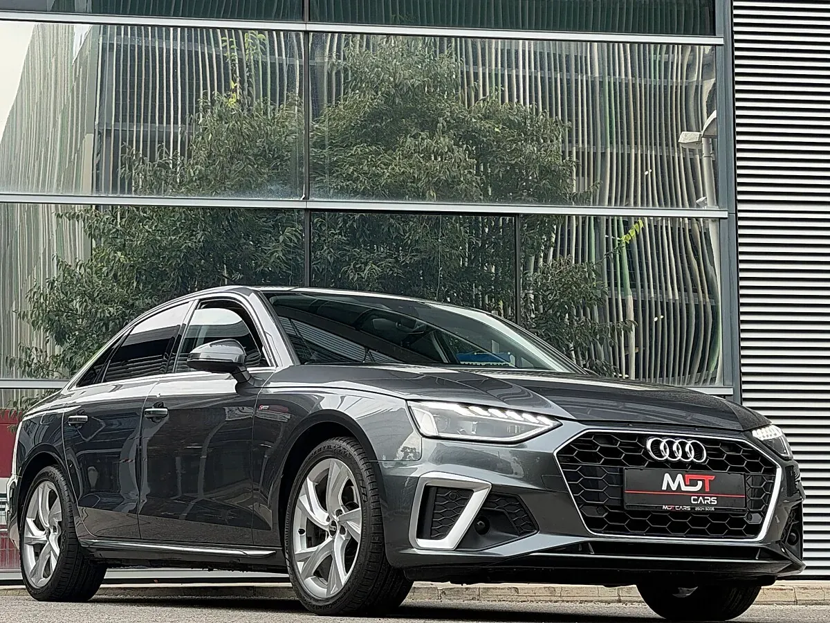 Audi A4 2021 photo 2