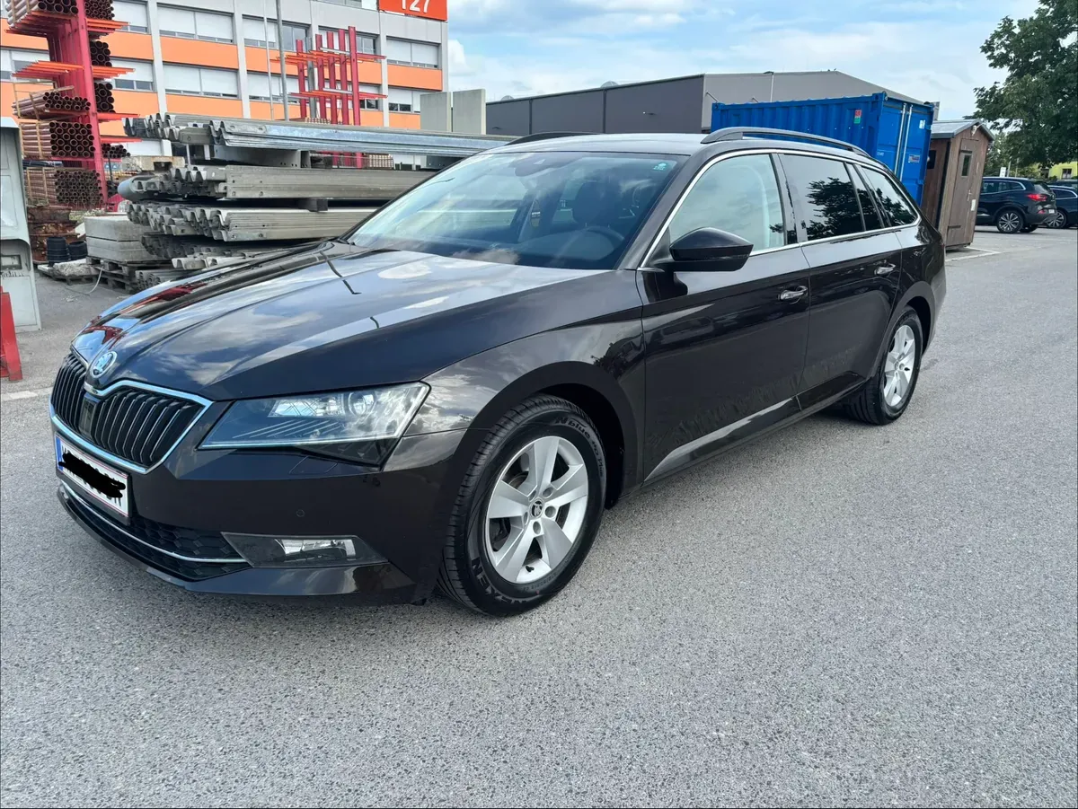 Skoda Superb 2017 photo 2