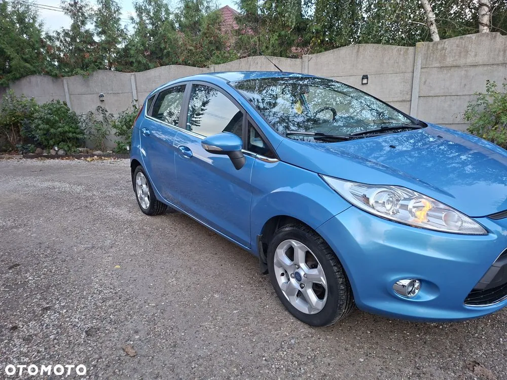 Ford Fiesta 2011 photo 2