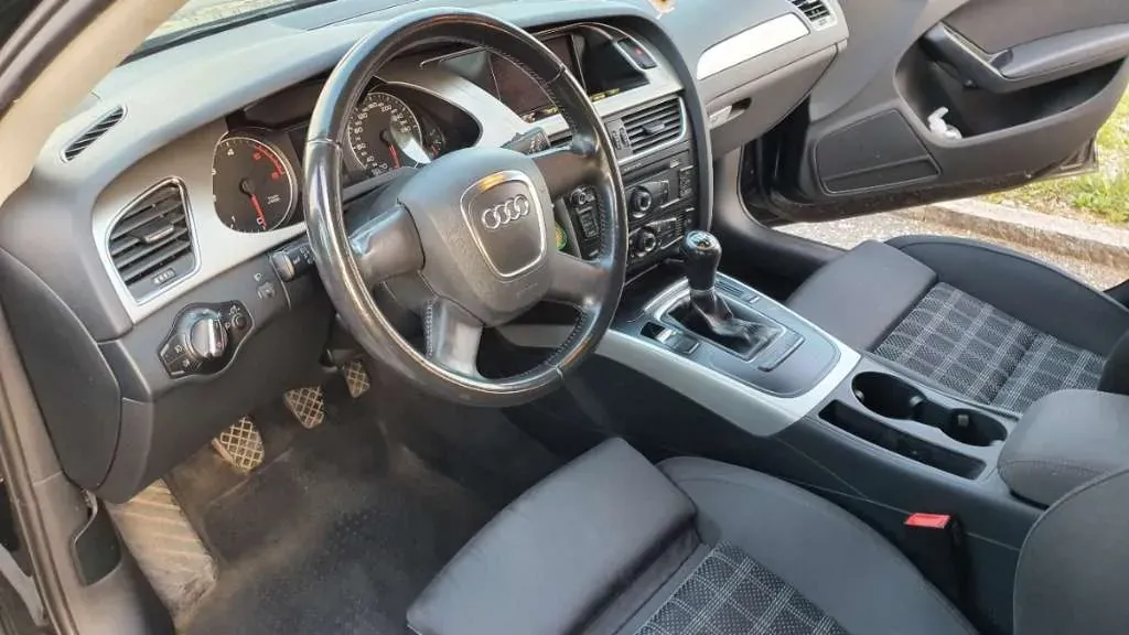 Audi A4 2011 photo 3
