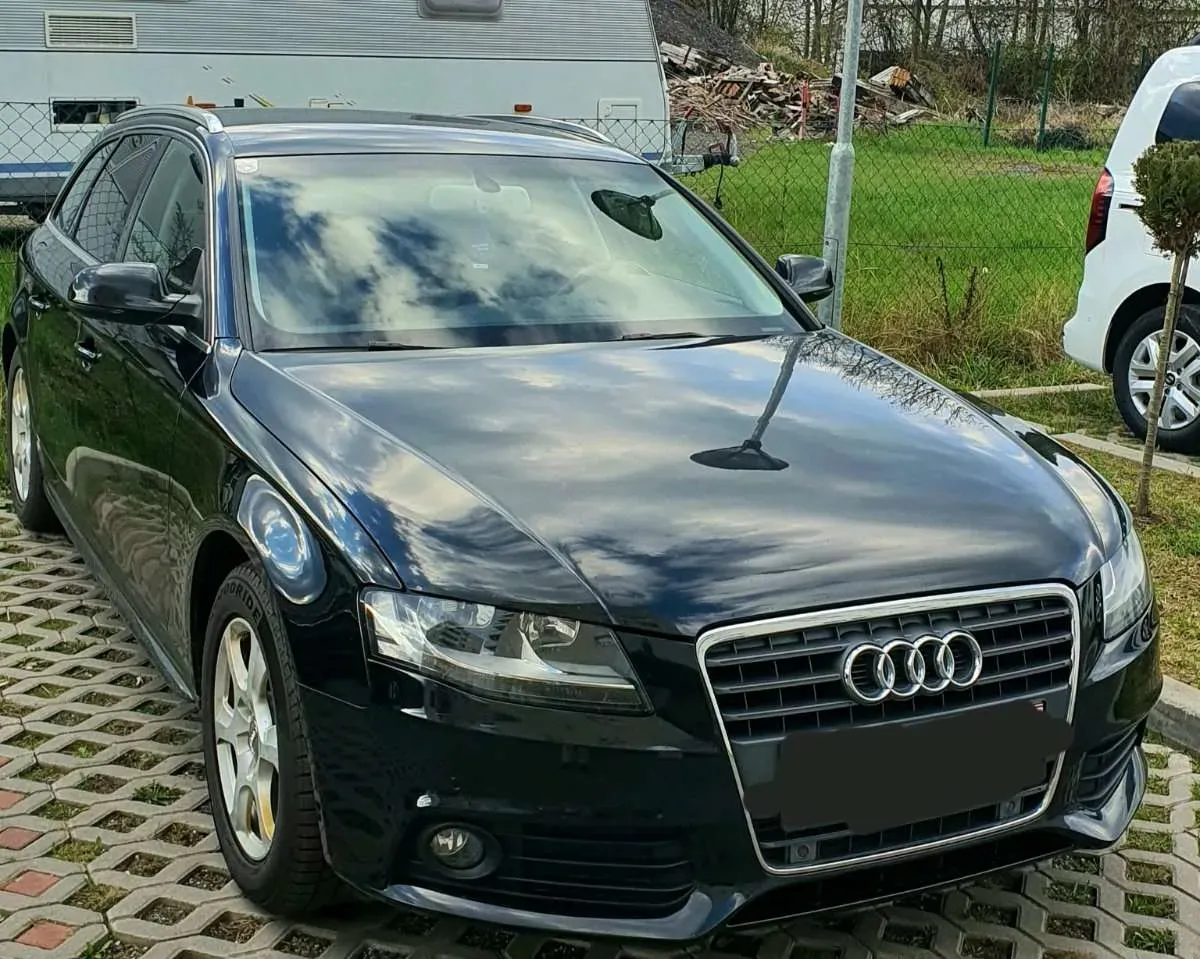 Audi A4 2011 photo 2