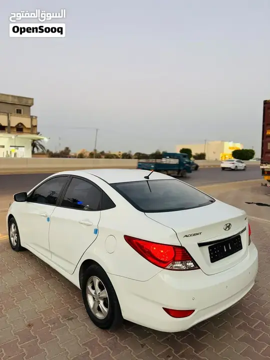 Hyundai Accent 2012 photo 3