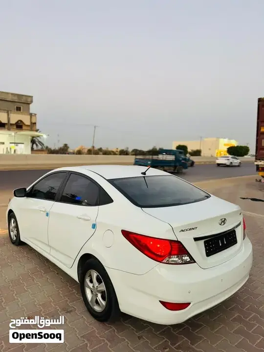 Hyundai Accent 2012 photo 2