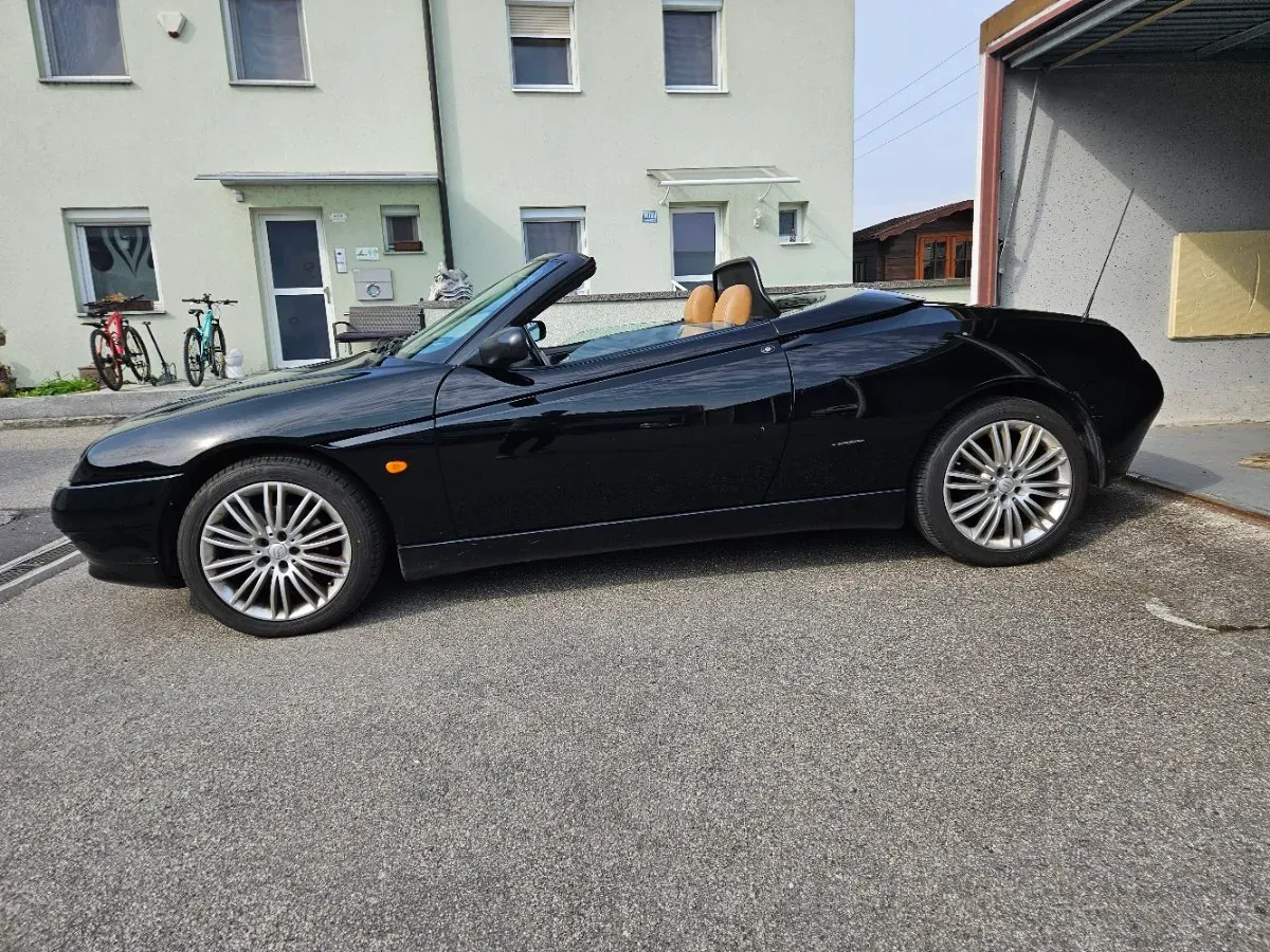 Alfa Romeo Spider 2000 photo 3