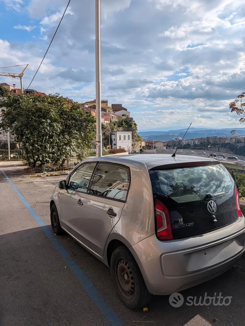 Volkswagen Up 2015 photo 2