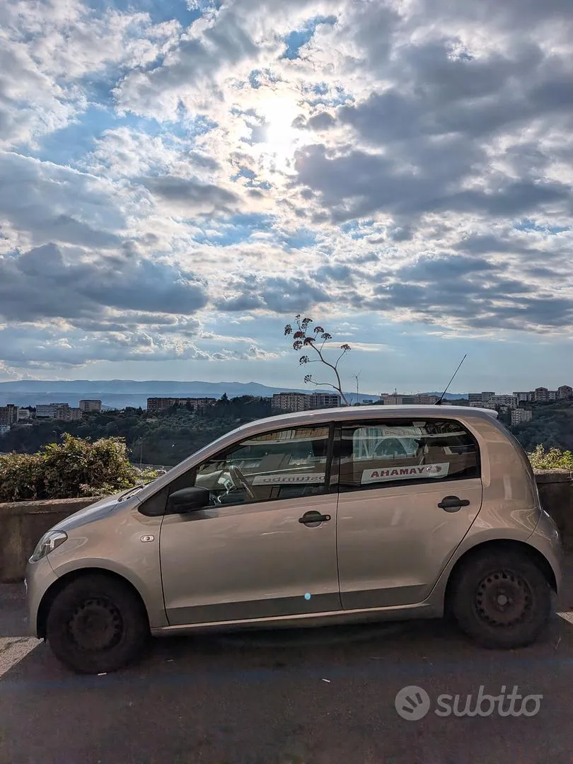 Volkswagen Up 2015 photo 3