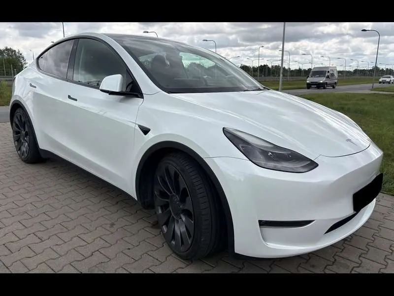 Tesla Model Y 2023 photo 2
