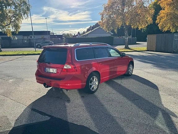 Volvo V70 2010 photo 2