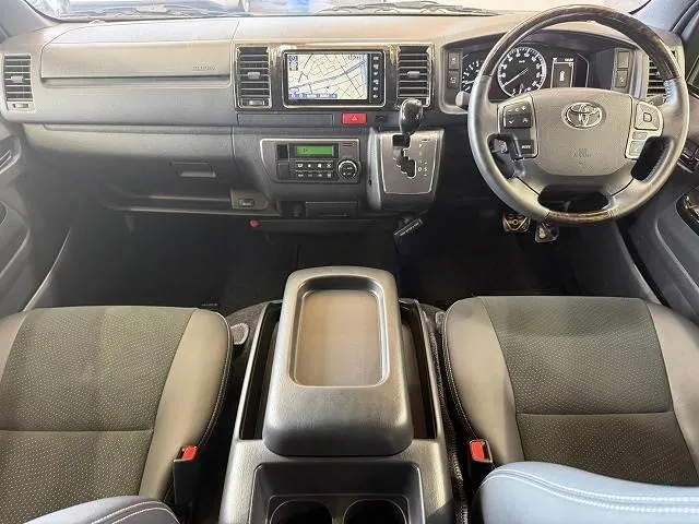 Toyota Hiace 2023 photo 2