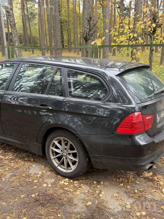 BMW 320 2009 photo 3