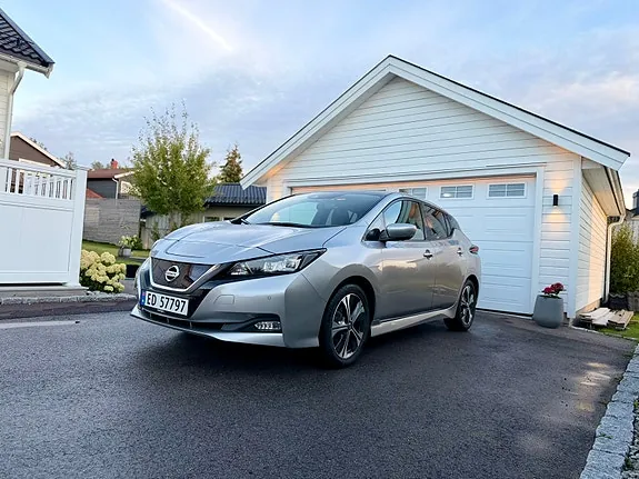 Nissan Leaf 2021 photo 2