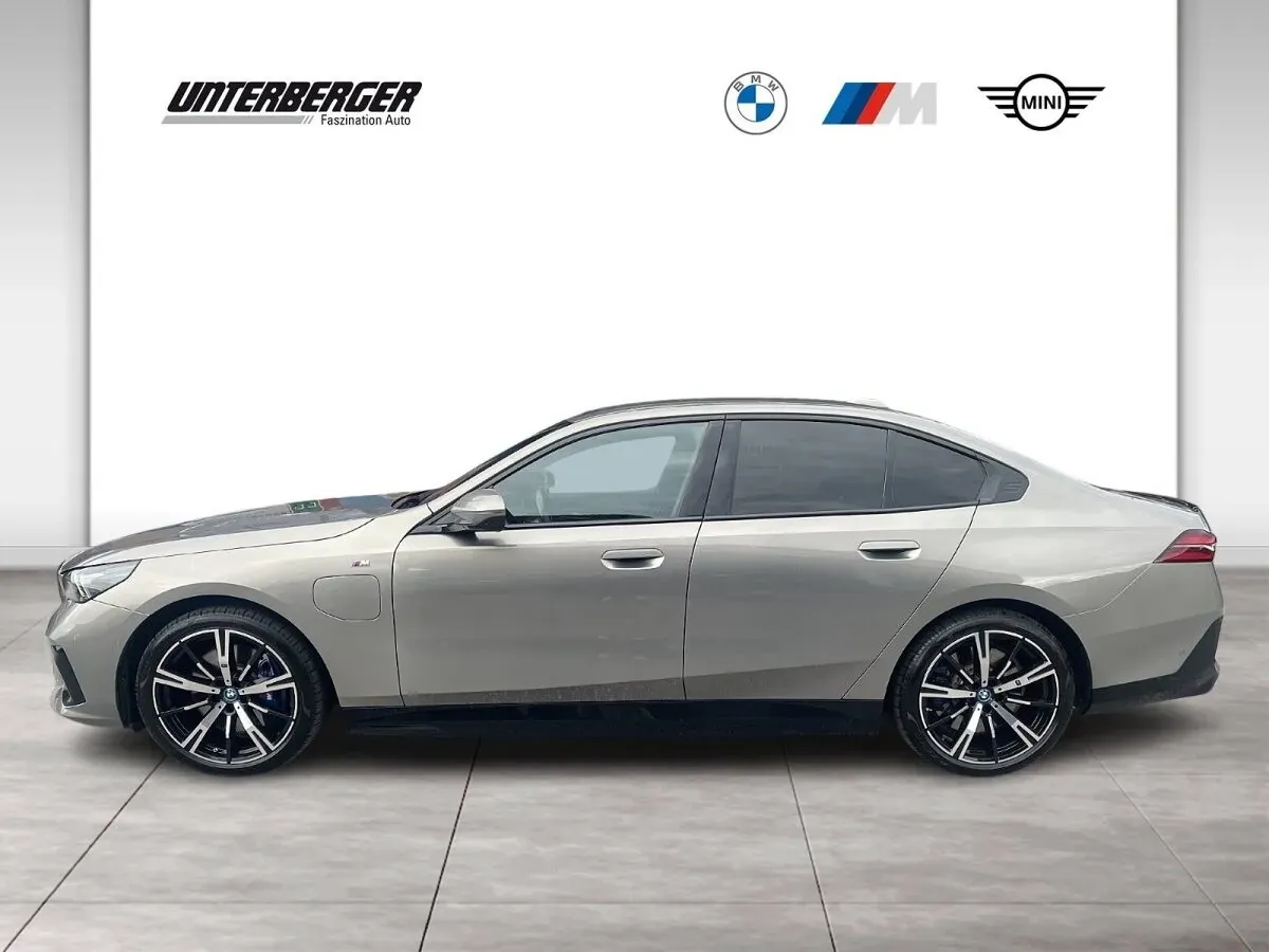 BMW 5 Series 2024 photo 3
