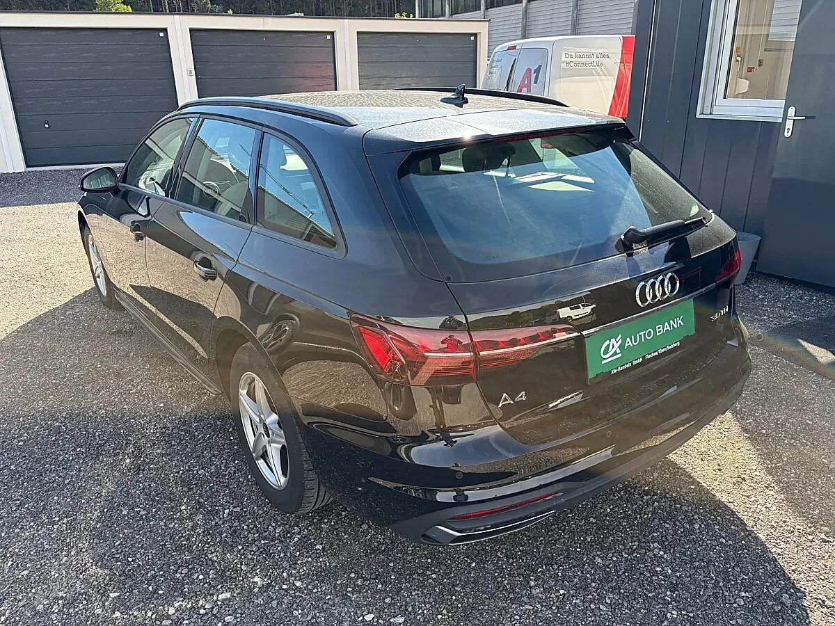 Audi A4 2022 photo 2