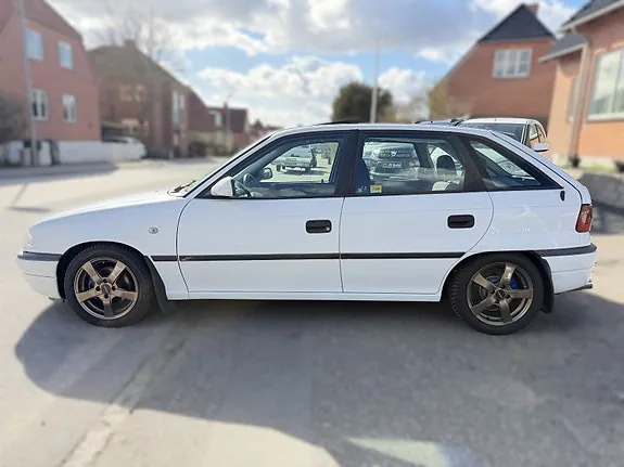 Opel Astra 1997 photo 3