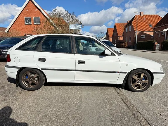 Opel Astra 1997 photo 2