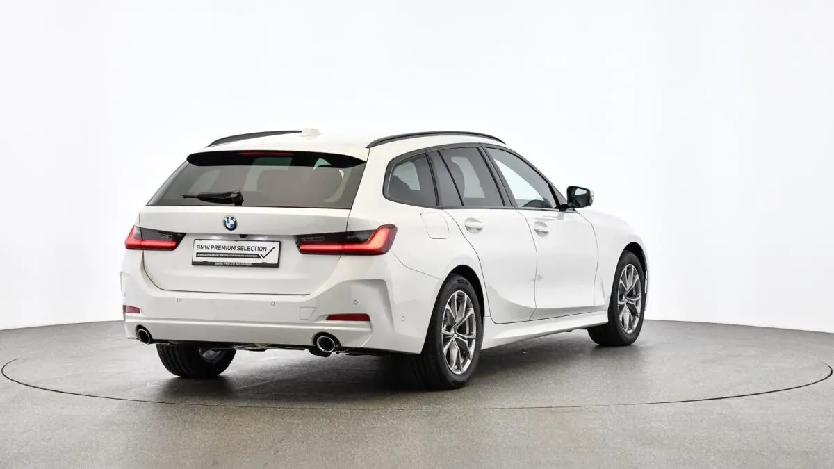 BMW 3 Series 2024 photo 3