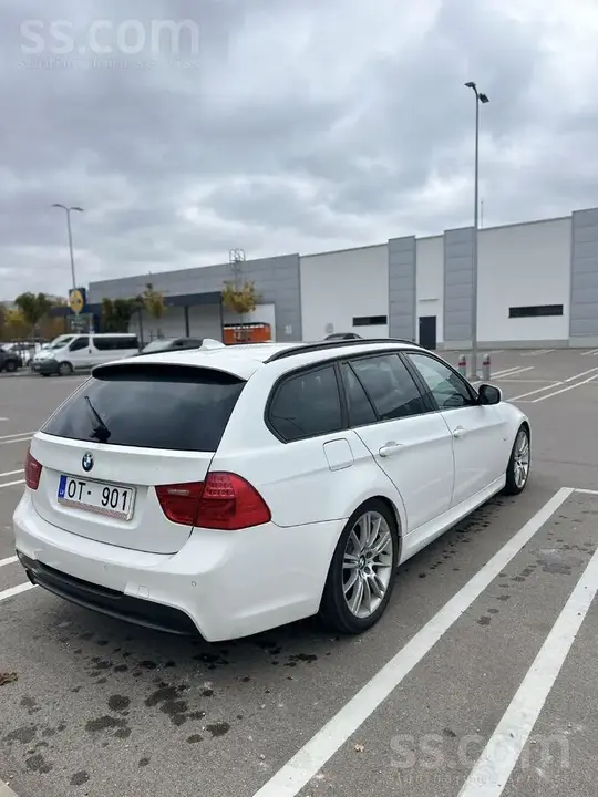 BMW 318 2011 photo 3