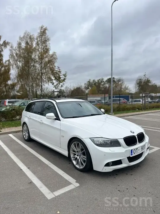 BMW 318 2011 photo 5