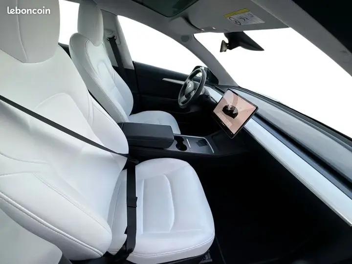 Tesla Model 3 2023 photo 4