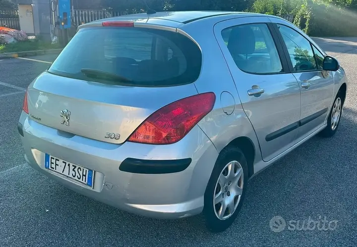 Peugeot 308 2011 photo 2