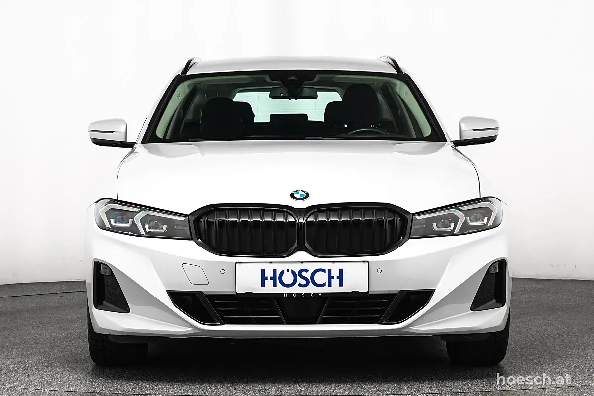 BMW 3 Series 2023 photo 2