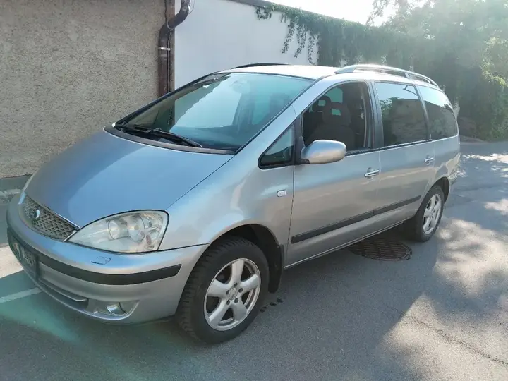 Ford Galaxy 2004 photo 3