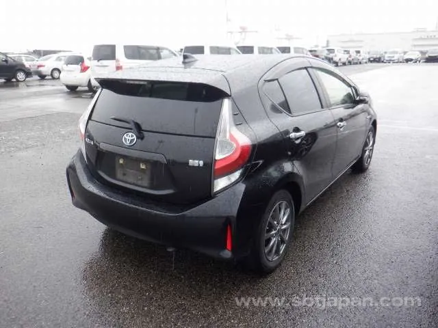 Toyota Aqua G 2018 photo 4