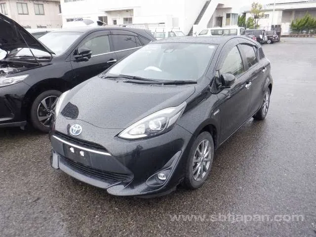 Toyota Aqua G 2018 photo 2