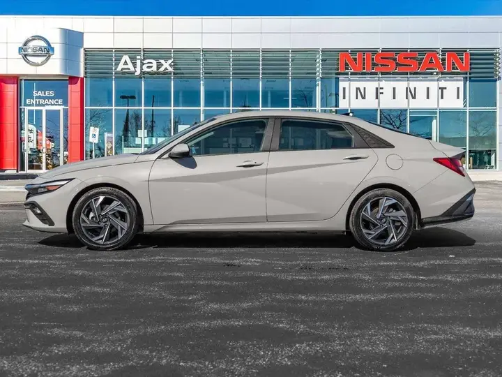 Hyundai Elantra 2025 photo 3