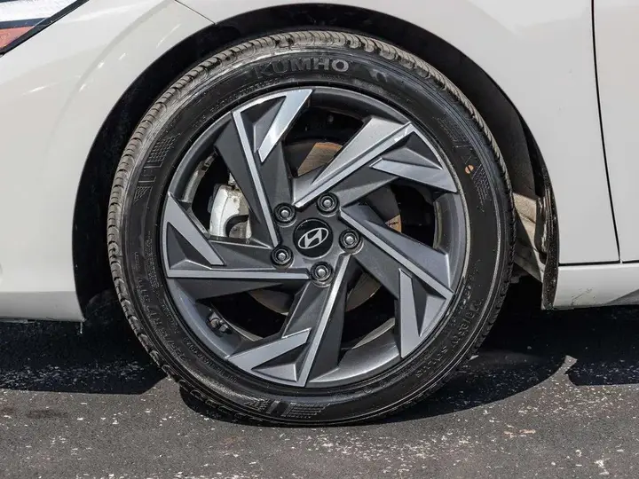 Hyundai Elantra 2025 photo 4