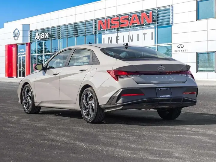 Hyundai Elantra 2025 photo 5