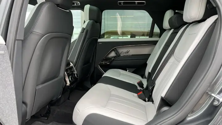 Land Rover Range Rover Sport 2025 photo 4
