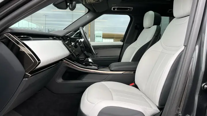 Land Rover Range Rover Sport 2025 photo 3
