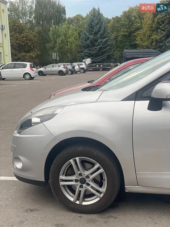 Renault Scenic 2010 photo 2