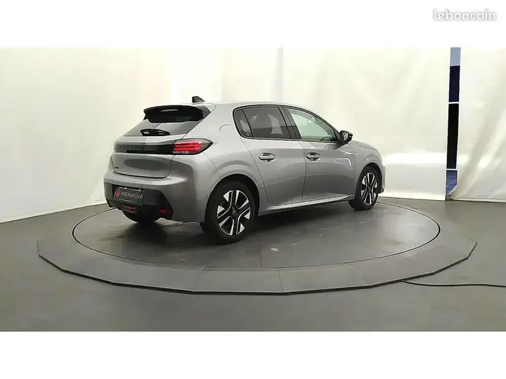 Peugeot 208 2024 photo 3