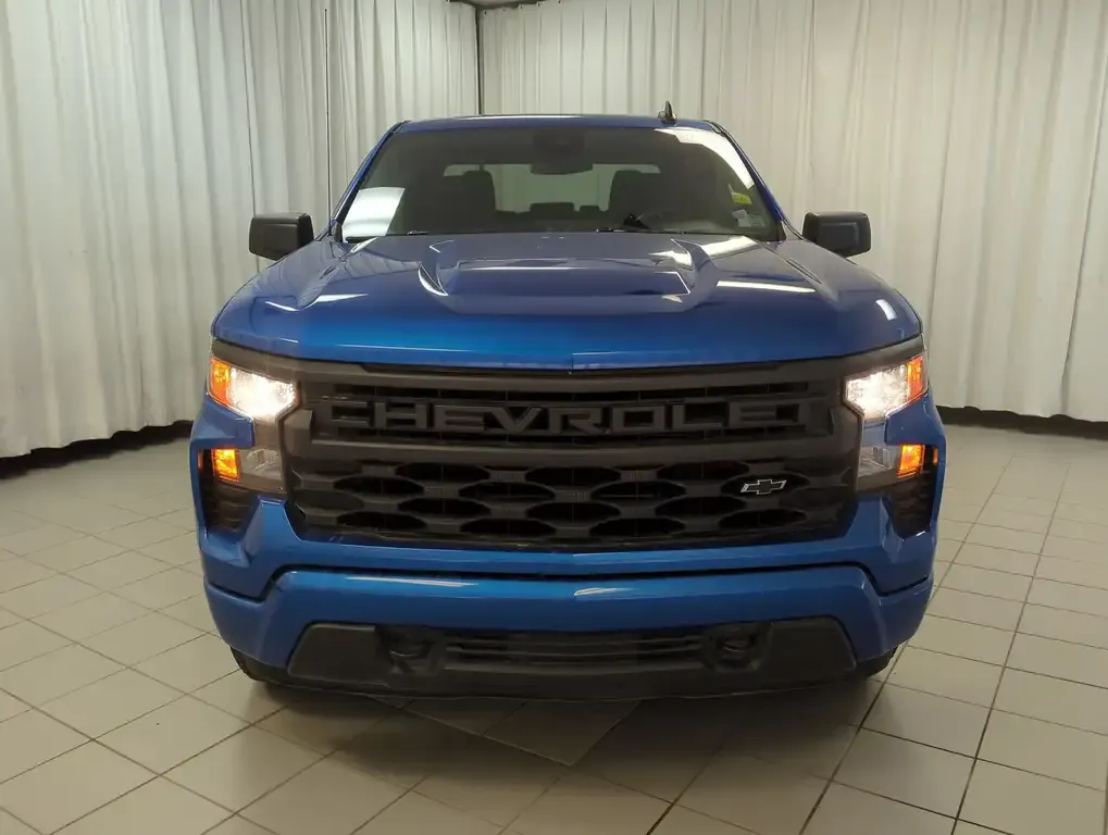 Chevrolet Silverado 1500 2023 photo 3