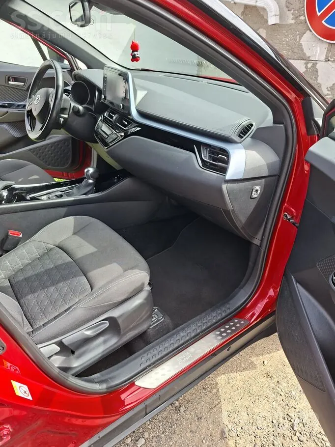 Toyota C-Hr 2020 photo 4