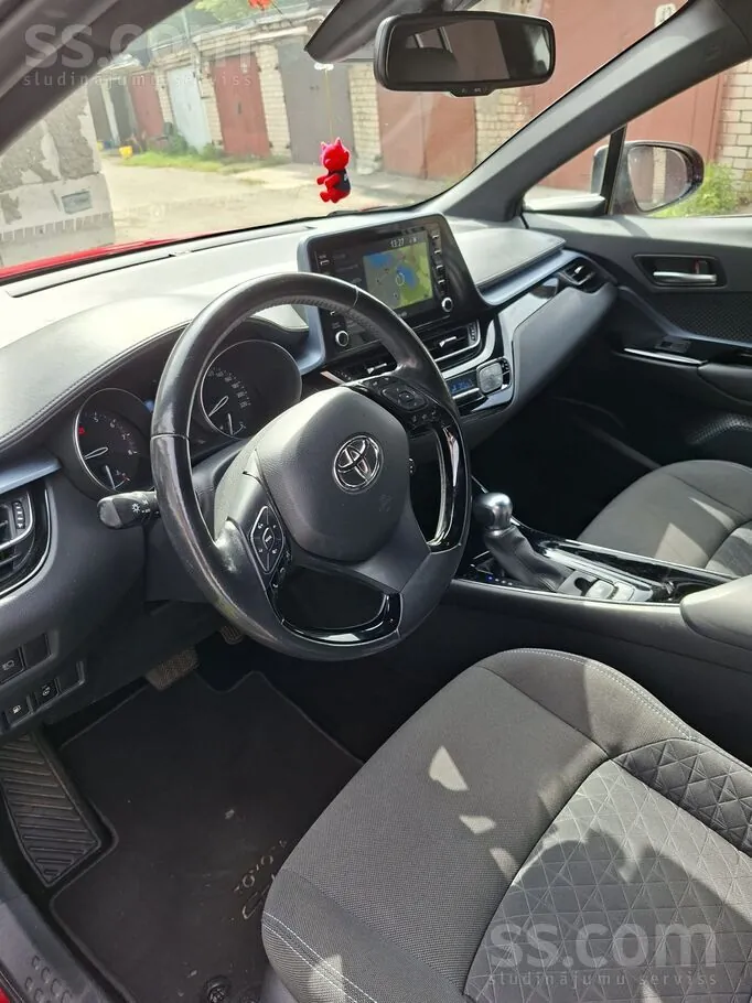 Toyota C-Hr 2020 photo 2