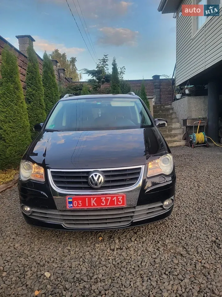 Volkswagen Touran 2008 photo 2