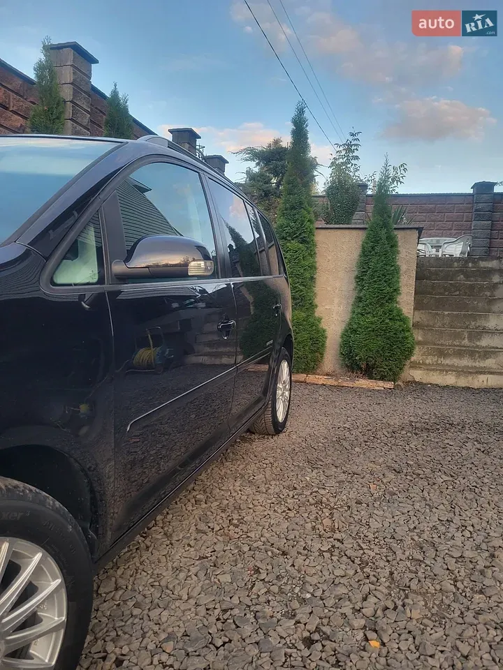 Volkswagen Touran 2008 photo 4