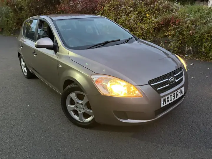 Kia Ceed 2009 photo 2
