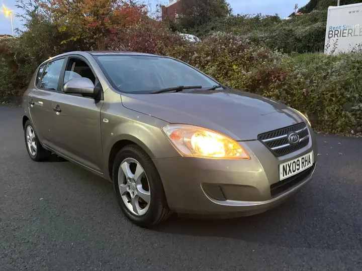 Kia Ceed 2009 photo 4