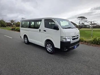 Toyota Hiace 2022 photo 2