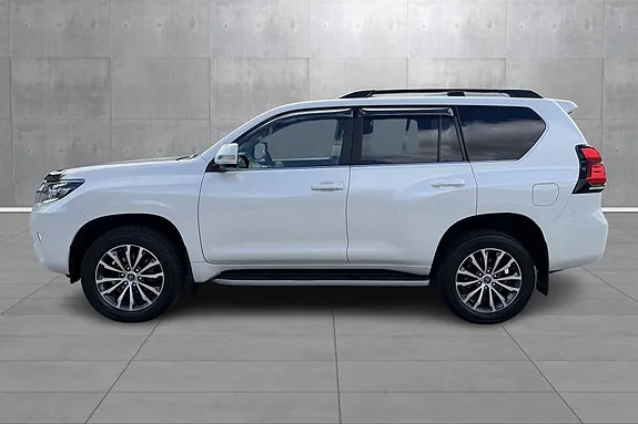 Toyota Land Cruiser 2022 photo 3