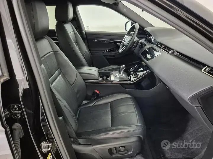 Land Rover Evoque 2022 photo 3
