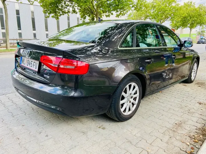 Audi A4 2012 photo 2